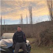 Soy estudiante de historia, estoy estudiando para ser profesor de instituto.